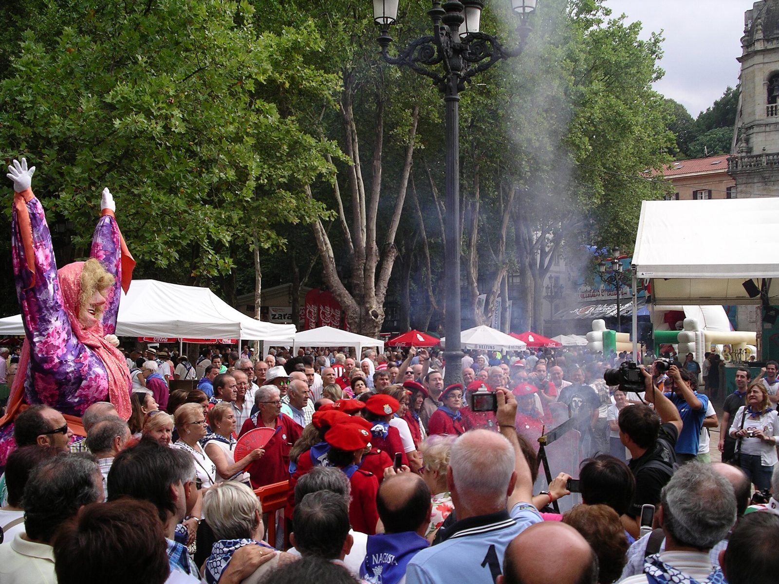 Lanzamiento de cohetes en homenaje al txupinazo
